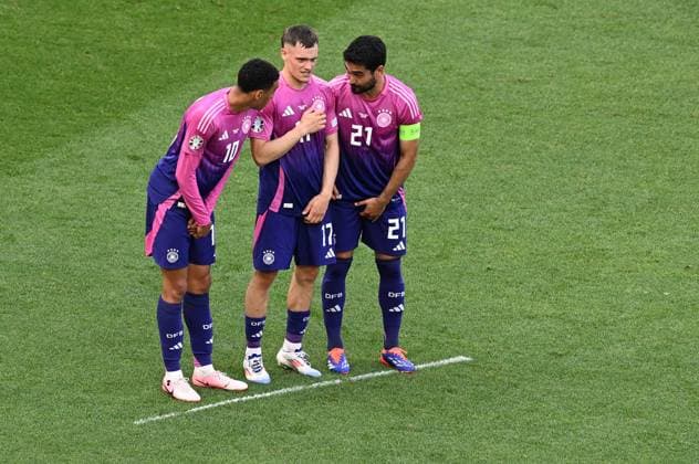 19 06 2024, xjhx, Football EM 2024, Germany Hungary emspor, v l Jamal Musiala Deutsche Fussball Nationalmannschaft DFB , fb17, Ilkay Gündogan Deutsche Fussball Nationalmannschaft DFB UEFA REGULATIONS PROHIBIT ANY USE OF PHOTOGRAPHS as IMAGE SEQUENCES and or QUASI VIDEO Stuttgart