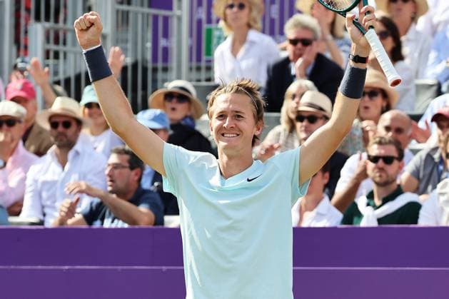 TENNIS - ATP, Tennis Herren Queen s Club Championships 2024 LONDON,ENGLAND,20.JUN.24 - TENNIS - ATP World Tour, Queen s Club Championships. Image shows the rejoicing of Sebastian Korda (USA).  GEPAxpictures xAlanxGrieves