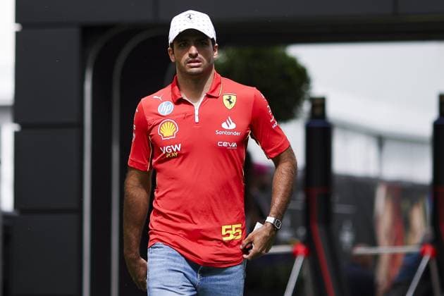 SAINZ Carlos (spa), Scuderia Ferrari SF-24, portrait during the Formula 1 Aramco Gran Premio de Espana 2024, 10th round of the 2024 Formula One World Championship, WM, Weltmeisterschaft from June 21 to 23, 2024 on the Circuit de Barcelona-Catalunya, in Montmeló, Spain - F1 - SPANISH GRAND PRIX 2024 DPPI Panoramic  240620_R10_SPAGNA_DP_EA012091