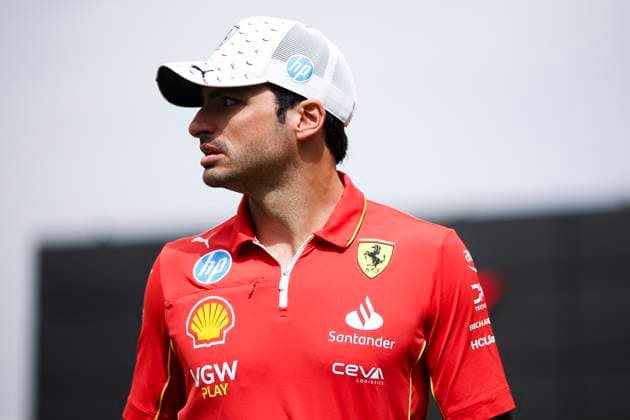 SAINZ Carlos (spa), Scuderia Ferrari SF-24, portrait during the Formula 1 Aramco Gran Premio de Espana 2024, 10th round of the 2024 Formula One World Championship, WM, Weltmeisterschaft from June 21 to 23, 2024 on the Circuit de Barcelona-Catalunya, in Montmeló, Spain - F1 - SPANISH GRAND PRIX 2024 DPPI Panoramic  240620_R10_SPAGNA_DP_EA012123
