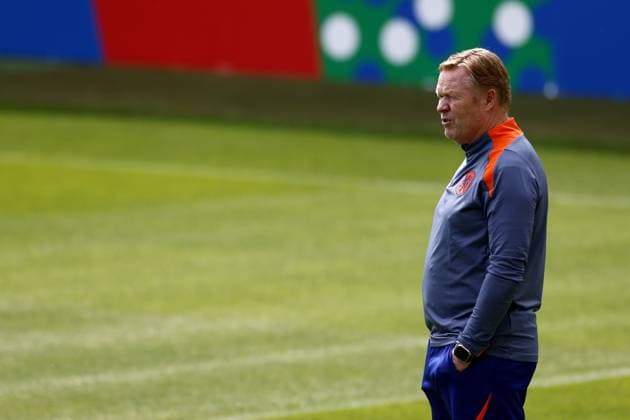 WOLFSBURG - National coach Ronald Koeman during a training session of the Dutch national team, Nationalteam in the AOK Stadium on June 20, 2024 in Wolfsburg, Germany. The Dutch national team is preparing for the group match at the European Football Championship in Germany against France. ANP KOEN VAN WEEL UEFA EURO, EM, Europameisterschaft,Fussball 2024 Germany 2024 xVIxANPxSportx xxANPxIVx 501560416 originalFilename: 501560416.jpg