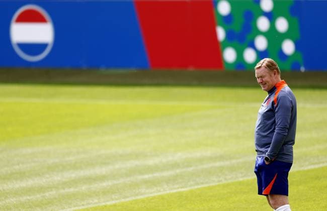 WOLFSBURG - National coach Ronald Koeman during a training session of the Dutch national team, Nationalteam in the AOK Stadium on June 20, 2024 in Wolfsburg, Germany. The Dutch national team is preparing for the group match at the European Football Championship in Germany against France. ANP KOEN VAN WEEL UEFA EURO, EM, Europameisterschaft,Fussball 2024 Germany 2024 xVIxANPxSportx xxANPxIVx 501560440 originalFilename: 501560440.jpg