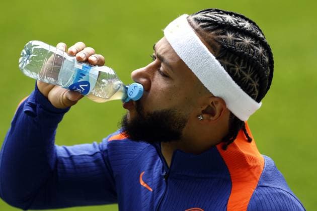 WOLFSBURG - Memphis Depay during a training session of the Dutch national team, Nationalteam at the AOK Stadium on June 20, 2024 in Wolfsburg, Germany. The Dutch national team is preparing for the group match at the European Football Championship in Germany against France. ANP KOEN VAN WEEL UEFA EURO, EM, Europameisterschaft,Fussball 2024 Germany 2024 xVIxANPxSportx xxANPxIVx 501560448 originalFilename: 501560448.jpg