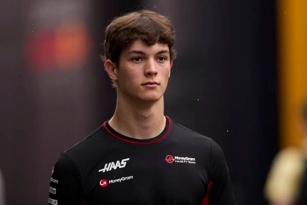 F1 Grand Prix of Spain - Previews Oliver Bearman of Great Britain and Haas F1 Team looks on during previews ahead of the F1 Grand Prix of Spain at Circuit de Barcelona-Catalunya on June 20, 2024, in Barcelona, Spain. Barcelona Circuit de Barcelona-Catalunya Catalunya Spain RL_GPF1ESP24_00035 Copyright: xRicardoxLarreinax