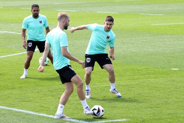 DEU, FIFA, EM 2024, Oestereicch Training, 20 06 2024, Amateur Stadium of Hertha BSC, Berlin, DEU, FIFA, EM 2024, Oestereicch Training, in the picture Romano Schmid Austria 18 , Konrad Laimer Austria 20 Photo Juergen Engler nordphoto GmbH nordphotoxGmbHx xEngler nph00076