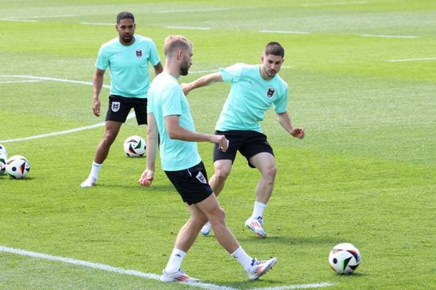DEU, FIFA, EM 2024, Oestereicch Training, 20 06 2024, Amateur Stadium of Hertha BSC, Berlin, DEU, FIFA, EM 2024, Oestereicch Training, in the picture Romano Schmid Austria 18 , Konrad Laimer Austria 20 Photo Juergen Engler nordphoto GmbH nordphotoxGmbHx xEngler nph00076