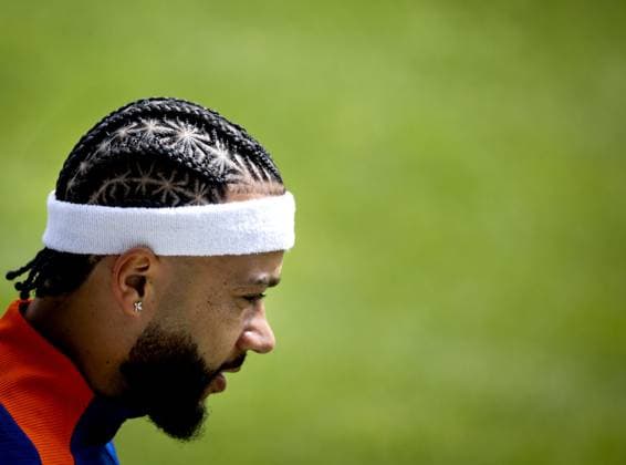 WOLFSBURG - Memphis Depay during a training session of the Dutch national team, Nationalteam at the AOK Stadium on June 20, 2024 in Wolfsburg, Germany. The Dutch national team is preparing for the group match at the European Football Championship in Germany against France. ANP KOEN VAN WEEL UEFA EURO, EM, Europameisterschaft,Fussball 2024 Germany 2024 xVIxANPxSportx xxANPxIVx 501564987 originalFilename: 501564987.jpg