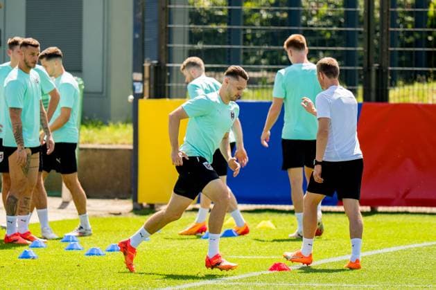 SOCCER - UEFA EURO, EM, Europameisterschaft,Fussball 2024 BERLIN,GERMANY,20.JUN.24 - UEFA EURO 2024, group stage, Austria vs Poland, preview, training Team AUT. Image shows Maximilian Entrup (AUT) and the team of AUT.  GEPAxpictures xJohannesxFriedl