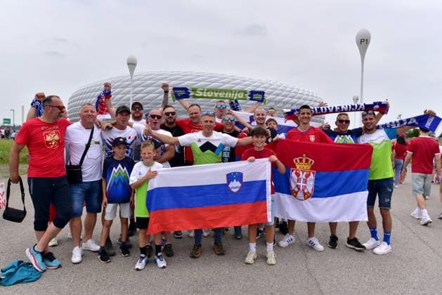 Munich, Germany, June 20st 2024: Slovenian and Serbian Fans before the UEFA EURO, EM, Europameisterschaft,Fussball 2024 football match between Slovenia and Serbia at Munich Football Arena, Munich, Germany. (Igor Kupljenik SPP) Copyright: xIgorxKupljenikx xSPPx spp-en-IgKuSp-MMT_9644