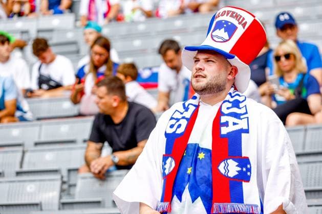 MUNCHEN, 20-06-2024, Allianz Arena. European Football Championship Euro2024, Group stage match no.18 between Slovenia and Serbia, fan of Slovenia Slovenia - Serbia (Euro2024)  x25540466x Copyright: