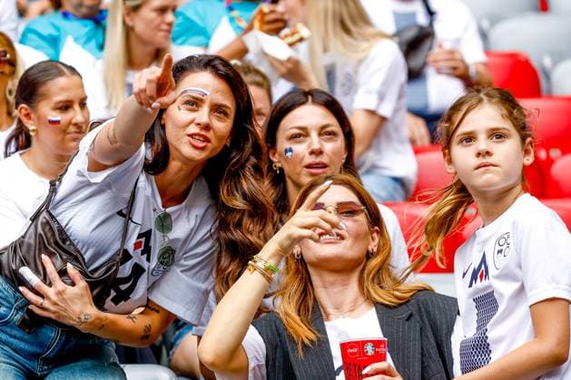 MUNCHEN, 20-06-2024, Allianz Arena. European Football Championship Euro2024, Group stage match no.18 between Slovenia and Serbia, fans of Slovenia Slovenia - Serbia (Euro2024)  x25540468x Copyright:
