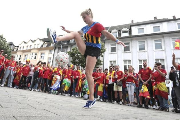 EM 2024 Spain Italy football fans in the city area of Gelsenkirchen FOR EDITORIAL PURPOSES ONLY p EM 2024 Spain Italy football fans on Thursday, June 20, 2024 in the city area of Gelsenkirchen Photo Frank Oppitz FUNKE Foto Services p Sport Deutschland NRW Gelsenkirchen Copyright FrankxOppitz Copyright: FrankxOppitz doc7vy8zfm5shhedih76jy ,EDITORIAL USE ONLY Copyright: FrankxOppitz