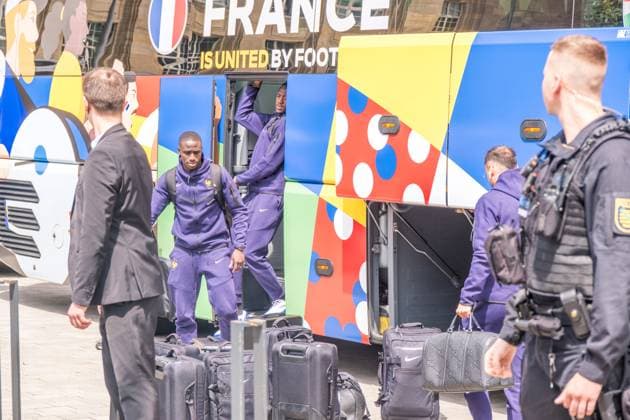 Arrival of the French national team at the Hyperion Hotel in Leipzig Tomorrow the L equipe tricolore will play against Holland National coach is Didier Dechamps Arrival France