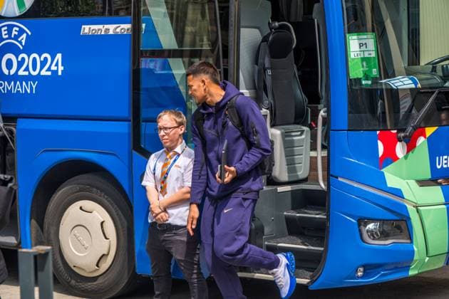 Arrival of the French national team at the Hyperion Hotel in Leipzig Tomorrow the L equipe tricolore will play against Holland National coach is Didier Dechamps Arrival France