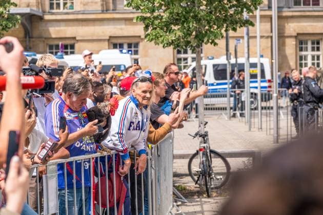 Arrival of the French national team at the Hyperion Hotel in Leipzig Tomorrow the L equipe tricolore will play against Holland National coach is Didier Dechamps Arrival France