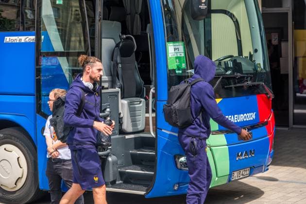 Arrival of the French national team at the Hyperion Hotel in Leipzig Tomorrow the L equipe tricolore will play against Holland National coach is Didier Dechamps Arrival France