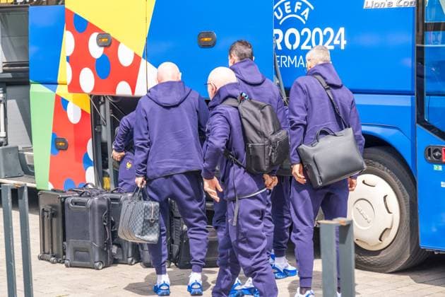 Arrival of the French national team at the Hyperion Hotel in Leipzig Tomorrow the L equipe tricolore will play against Holland National coach is Didier Dechamps Arrival France