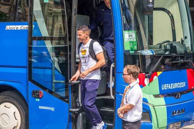 Arrival of the French national team at the Hyperion Hotel in Leipzig Tomorrow the L equipe tricolore will play against Holland National coach is Didier Dechamps Arrival France