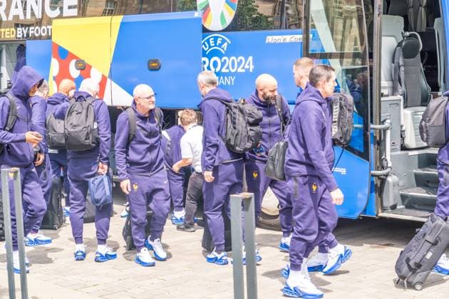 Arrival of the French national team at the Hyperion Hotel in Leipzig Tomorrow the L equipe tricolore will play against Holland National coach is Didier Dechamps Arrival France
