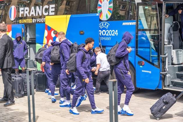 Arrival of the French national team at the Hyperion Hotel in Leipzig Tomorrow the L equipe tricolore will play against Holland National coach is Didier Dechamps Arrival France
