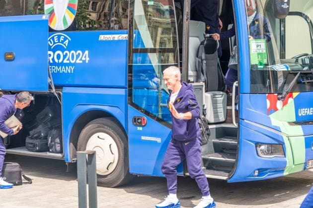 Arrival of the French national team at the Hyperion Hotel in Leipzig Tomorrow the L equipe tricolore will play against Holland National coach is Didier Dechamps Arrival France