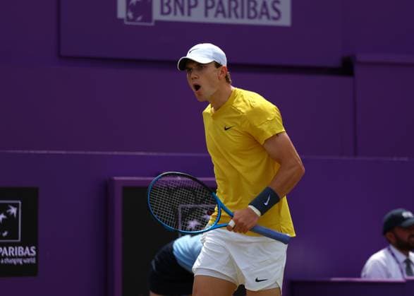 20th June 2024; Cinch Championships, Queens Club, West Kensington, London, England: Cinch Championships Queens Club, Day 4; Jack Draper (GBR) celebrates towards his coaches in his mens singles match against Carlos Alcaraz (ESP)  ActionPlus12657216 JohnxPatrickxFletcher