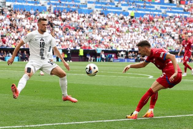 l r in duel, action, with Max Timi Elsnik 10 Slovenia , Filip Mladenovic 25 Serbia , Slovenia vs Serbia Football, UEFA Euro 2024, Group stage, Matchday 2, 20 06 2024 Munich Bavaria Germany Copyright: xkolbert-press ChristianxKolbertx