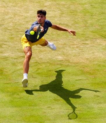 Carlos Alcaraz in second round action Cinch Championships, Day 4, Tennis, Queen s Club, London, UK - 20 June 2024  Copyright: xJavierxGarcia Shutterstockx 14543333e