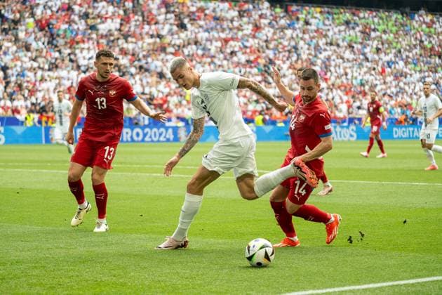 Milos Veljkovic Serbia, 13 , Benjamin Sesko Slovenia, 11 , Andrija Zivkovic Serbia, 14 , GER, Slovenia SVN vs Serbia SRB , European Football Championship, UEFA EURO 2024, Group E, Matchday 2, 20 06 2024, GER, Slovenia SVN vs Serbia SRB , European Football Championship, UEFA EURO 2024, Group E, Matchday 2, 20 06 2024 Munich Copyright: xEibner-Pressefoto SaschaxWaltherx EP_SWA