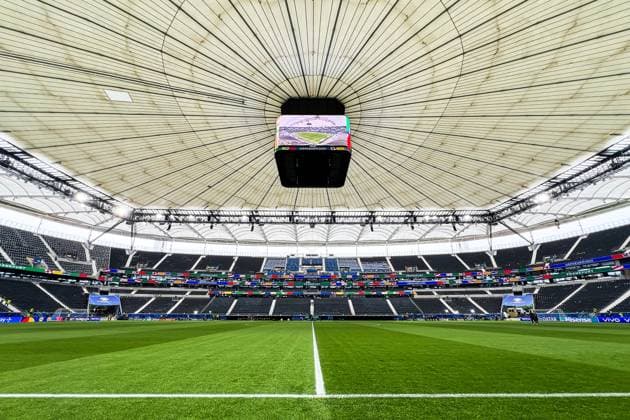 EURO 2024, Denmark - England, roof of the European Championship arena in Frankfurt closed due to storms