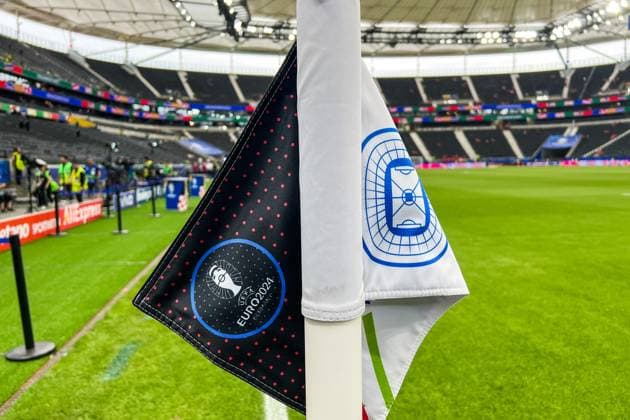 Corner flag in the EM Stadium Frankfurt and the roof closed until Monday due to bad weather Frankfurt 20 06 2024 England vs Denmark, EURO2024 M17, Group C, EM Arena Frankfurt