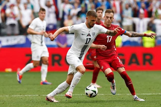 MUNCHEN, 20-06-2024, Allianz Arena. European Football Championship Euro2024, Group stage match no.18 between Slovenia and Serbia, Slovenia player Jan Mlakar, Serbia player Ivan Ilic Slovenia - Serbia (Euro2024)  x25541183x Copyright: