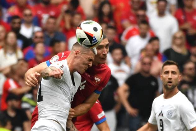 Sport Bilder des Tages Munich, Germany, June 20st 2024: Benjamin Sesko of Slovenia (L) in action against Andrija Zivkovic of Serbia (C) during the UEFA EURO, EM, Europameisterschaft,Fussball 2024 football match between Slovenia and Serbia at Munich Football Arena, Munich, Germany. (Natasa Kupljenik SPP)  Copyright: xNatasaxKupljenikx xSPPx spp-en-NaKuSp-NNP_3163