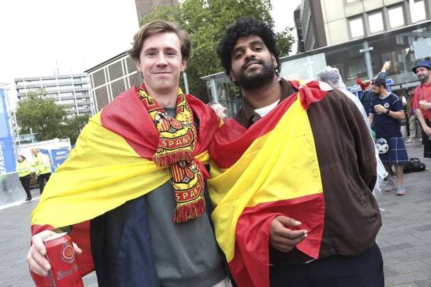 EM 2024 Spain Italy football fans in the city area of Gelsenkirchen FOR EDITORIAL PURPOSES ONLY p EM 2024 Spain Italy football fans on Thursday, June 20, 2024 in the city area of Gelsenkirchen Photo Frank Oppitz FUNKE Foto Services p Sport Deutschland NRW Gelsenkirchen Copyright FrankxOppitz Copyright: FrankxOppitz doc7vy9yl8xkebrtdbk937 ,EDITORIAL USE ONLY Copyright: FrankxOppitz