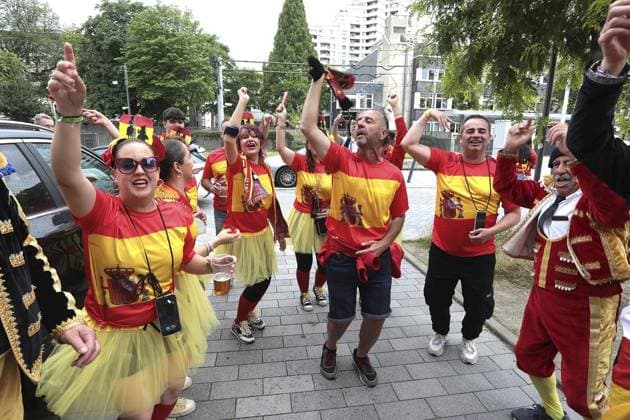 EM 2024 Spain Italy football fans in the city area of Gelsenkirchen FOR EDITORIAL PURPOSES ONLY p EM 2024 Spain Italy football fans on Thursday, June 20, 2024 in the city area of Gelsenkirchen Photo Frank Oppitz FUNKE Foto Services p Sport Deutschland NRW Gelsenkirchen Copyright FrankxOppitz Copyright: FrankxOppitz doc7vy9ykhy7w1qvemooyw ,EDITORIAL USE ONLY Copyright: FrankxOppitz