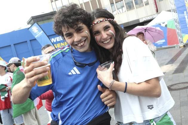 EM 2024 Spain Italy football fans in the city area of Gelsenkirchen FOR EDITORIAL PURPOSES ONLY p EM 2024 Spain Italy football fans on Thursday, June 20, 2024 in the city area of Gelsenkirchen Photo Frank Oppitz FUNKE Foto Services p Sport Deutschland NRW Gelsenkirchen Copyright FrankxOppitz Copyright: FrankxOppitz doc7vy9ykjehh145uku964 ,EDITORIAL USE ONLY Copyright: FrankxOppitz