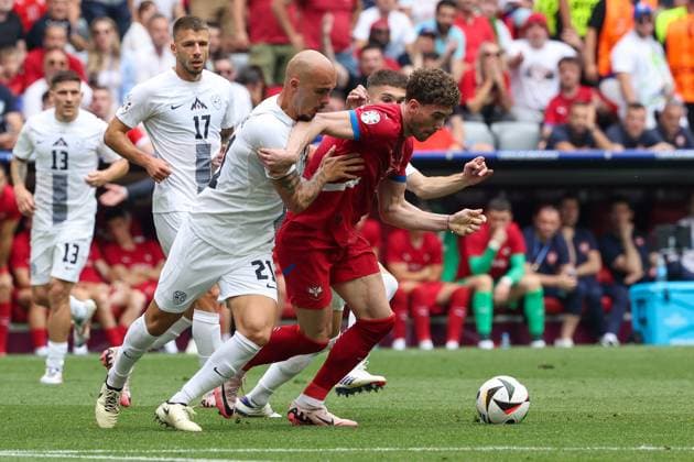 in duel, action, with Vanja Drkusic 21 Slovenia , Dusan Vlahovic 7 Serbia , Slovenia vs Serbia Football, UEFA Euro 2024, Group stage, Matchday 2, 20 06 2024 Munich Bavaria Germany Copyright: xkolbert-press ChristianxKolbertx