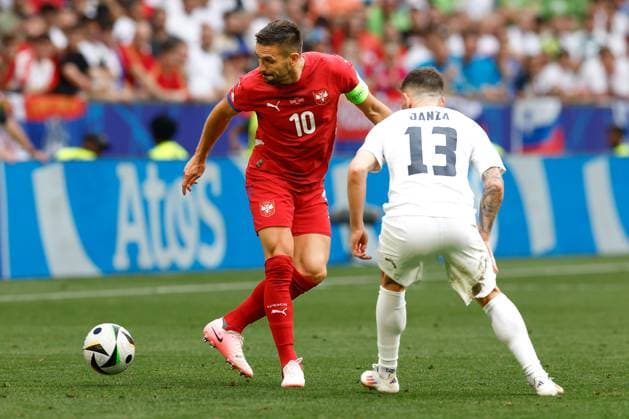 MUNCHEN, 20-06-2024, Allianz Arena. European Football Championship Euro2024, Group stage match no.18 between Slovenia and Serbia, Serbia player Dusan Tadic, Slovenia player Erik Janza Slovenia - Serbia (Euro2024)  x25541274x Copyright: