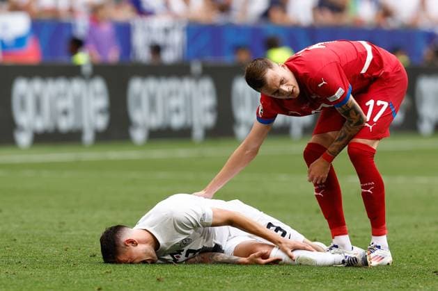 MUNCHEN, 20-06-2024, Allianz Arena. European Football Championship Euro2024, Group stage match no.18 between Slovenia and Serbia, Slovenia player Erik Janza, Serbia player Ivan Ilic Slovenia - Serbia (Euro2024)  x25541291x Copyright: