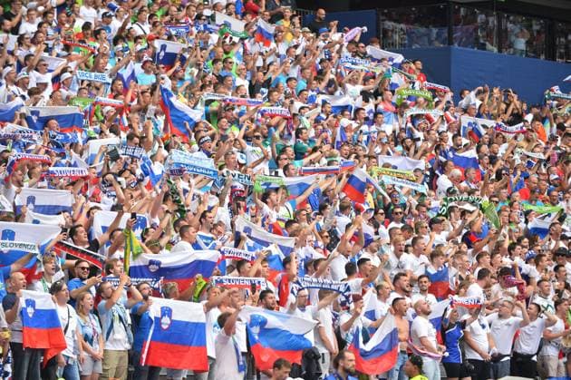 Picture shows fans of Slovenia, 20 06 2024, Munich, Football, European Championship, Slovenia Serbia, EVENT REGULATIONS PROHIBIT ANY USE OF PHOTOGRAPHS AS IMAGE SEQUENCES AND OR QUASI VIDEO xklx