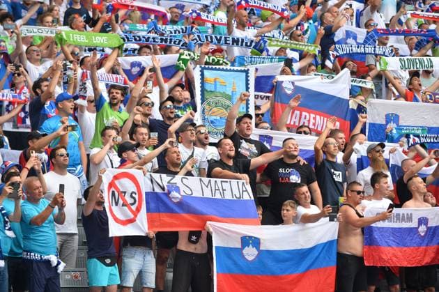 Picture shows fans of Slovenia, 20 06 2024, Munich, Football, European Championship, Slovenia Serbia, EVENT REGULATIONS PROHIBIT ANY USE OF PHOTOGRAPHS AS IMAGE SEQUENCES AND OR QUASI VIDEO xklx