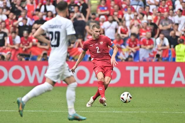 Picture shows from left to right Petar Stojanovi 20, Slovenia , Strahinja Pavlovic 2, Serbia with ball on foot, 20 06 2024, Munich, Soccer, European Championship, Slovenia Serbia, EVENT REGULATIONS PROHIBIT ANY USE OF PHOTOGRAPHS AS IMAGE SEQUENCES AND OR QUASI VIDEO xklx