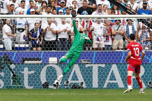 MUNCHEN, 20-06-2024, Allianz Arena. European Football Championship Euro2024, Group stage match no.18 between Slovenia and Serbia, Serbia goalkeeper Predrag Rajkovic Slovenia - Serbia (Euro2024)  x25541537x Copyright: