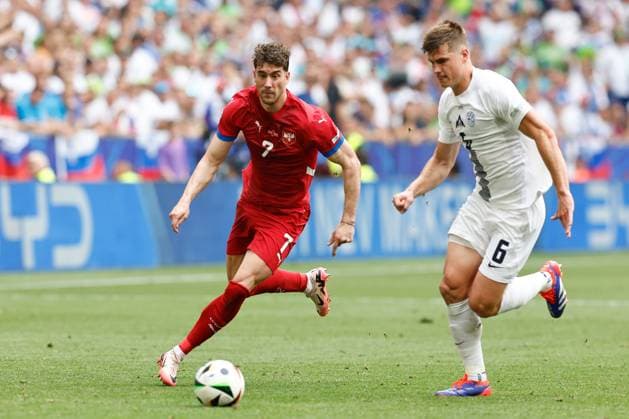 MUNCHEN, 20-06-2024, Allianz Arena. European Football Championship Euro2024, Group stage match no.18 between Slovenia and Serbia, Serbia player Dusan Vlahovic , Slovenia player Jaka Bijol Slovenia - Serbia (Euro2024)  x25541675x Copyright: