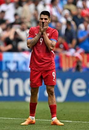 20 06 2024, Football UEFA EURO 2024, Preliminary round, Group C, Slovenia Serbia, at the Fußball Arena München Aleksandar Mitrovic Serbia puts his hands to his face