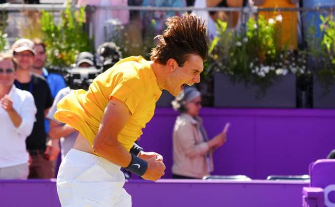 Jack Draper celebrates his win over Carlos Alcaraz Cinch Championships, Day 4, Tennis, Queen s Club, London, UK - 20 June 2024  Copyright: xJavierxGarcia Shutterstockx 14543333t