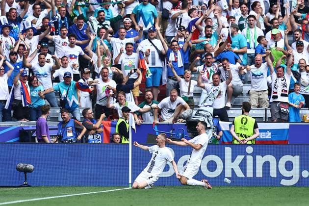 Zan Karnicnik of Slovenia scores the first goal Slovenia v Serbia, UEFA European Championship, EM, Europameisterschaft 2024, Group C, Football, Munich Football Arena, Munich, Germany, 20 Jun 2024 EDITORIAL USE ONLY No use with unauthorised audio, video, data, fixture lists, club league logos or live services. Online in-match use limited to 120 images, no video emulation. No use in betting, games or single club league player publications.  Copyright: xMichaelxZemanek Shutterstockx 14543659bk