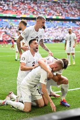 Picture shows goal celebration Slovenia, 20 06 2024, Munich, Soccer, European Championship, Slovenia Serbia, EVENT REGULATIONS PROHIBIT ANY USE OF PHOTOGRAPHS AS IMAGE SEQUENCES AND OR QUASI VIDEO xklx