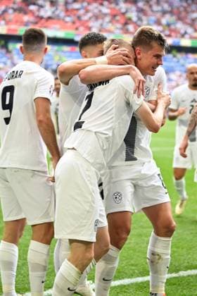 Picture shows goal celebration Slovenia, 20 06 2024, Munich, Soccer, European Championship, Slovenia Serbia, EVENT REGULATIONS PROHIBIT ANY USE OF PHOTOGRAPHS AS IMAGE SEQUENCES AND OR QUASI VIDEO xklx