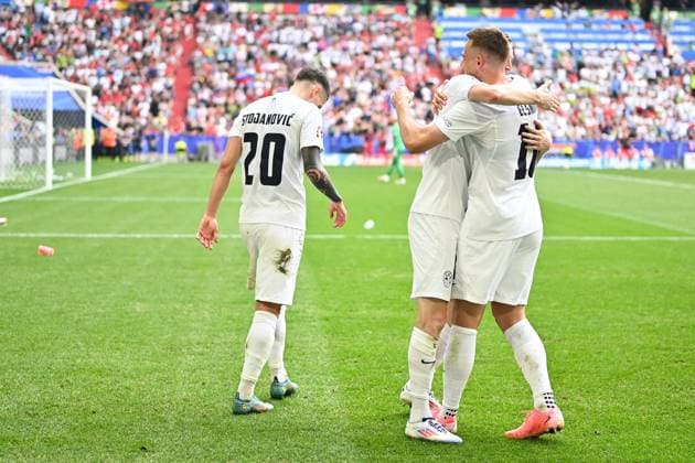 Picture shows goal celebration Slovenia, 20 06 2024, Munich, Soccer, European Championship, Slovenia Serbia, EVENT REGULATIONS PROHIBIT ANY USE OF PHOTOGRAPHS AS IMAGE SEQUENCES AND OR QUASI VIDEO xklx